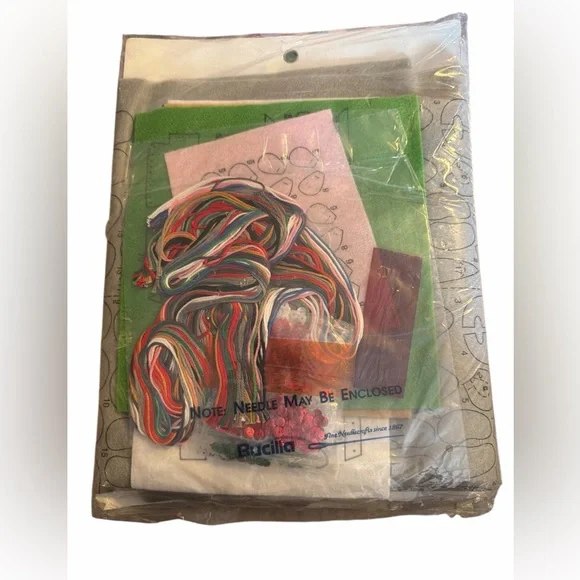 vintage 1994 Bucilla "Christmas Mice" set of 12 ornament felt applique kits - Picture 4 of 4